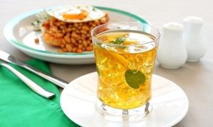 Холодный зеленый чай с мятой