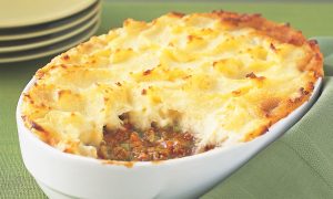Традиционный английский пирог cottage pie или «пастуший пирог»