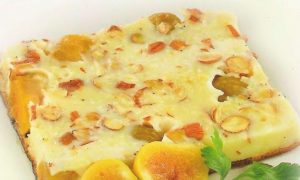Сладкий омлет по-гречески с инжиром и миндалем