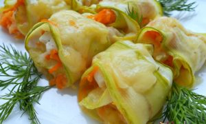 Овощные рулеты из кабачков с курицей