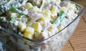 Датский салат с сельдью и стручковой фасолью