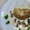 Куриная грудка фаршированная овощами под соусом Блю чиз