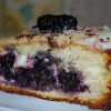 Бисквит с шелковицей и кофейным кремом