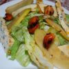 Салат с грушей и сыром с голубой плесенью