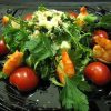 Легкий салат из рукколы с креветками