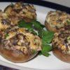Фаршированные шампиньоны, запеченные под сыром