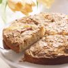 Пирог из миндаля с персиками